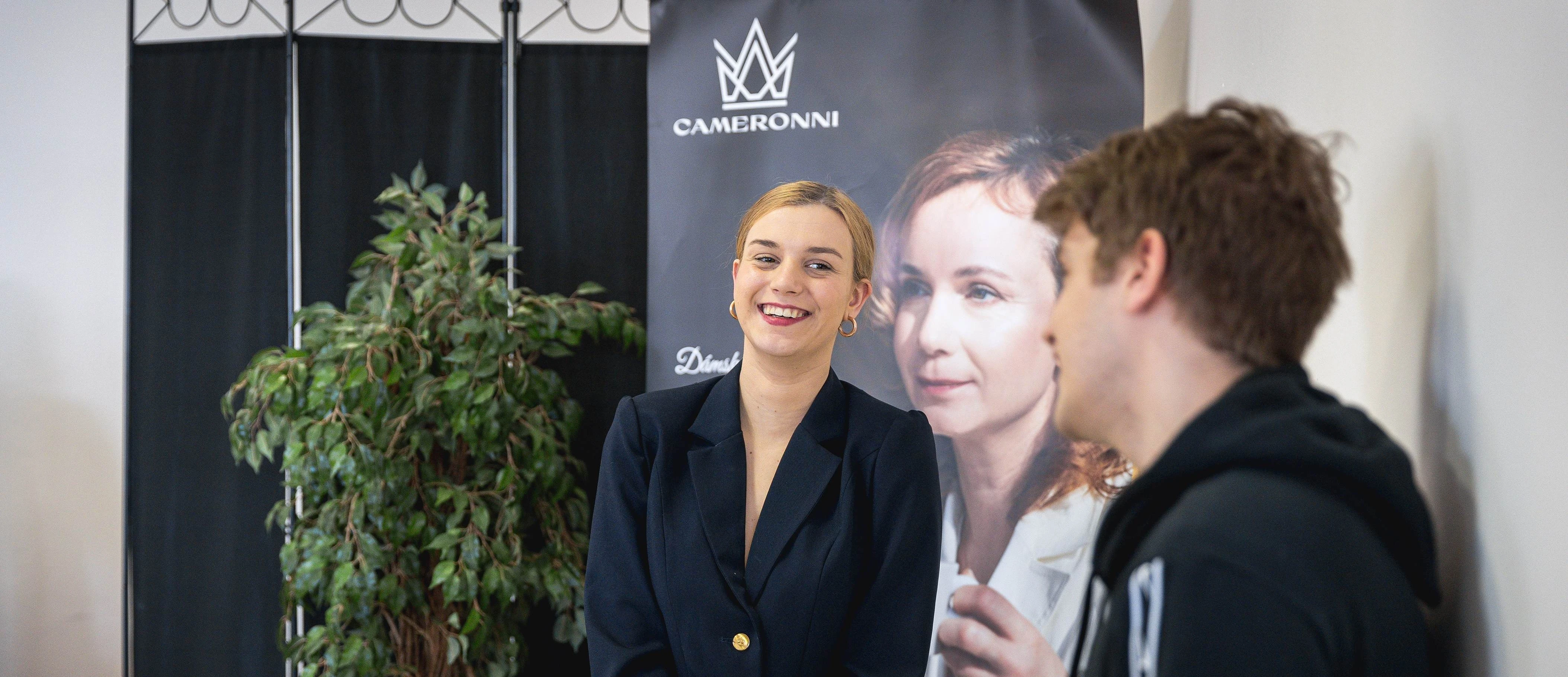 Obleky, ve kterých se budete cítit sebevědomě i pohodlně – to je Cameronni